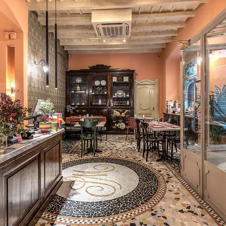 圣玛尔塔套房酒店 4*