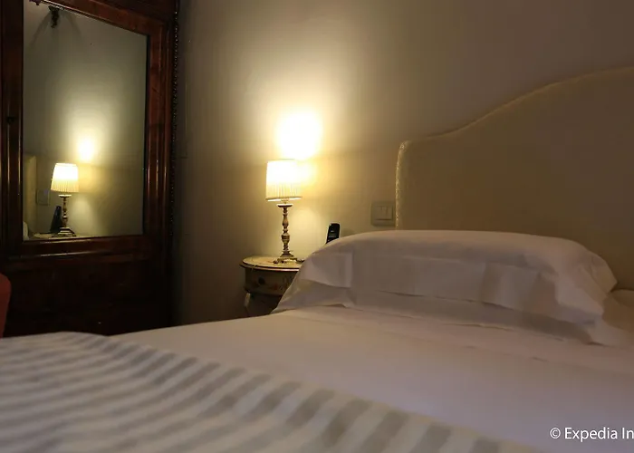 圣玛尔塔套房酒店 酒店 4*