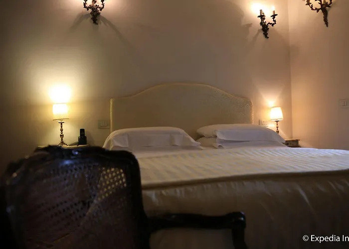 圣玛尔塔套房酒店 4*