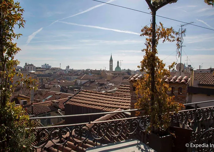 圣玛尔塔套房酒店 4*